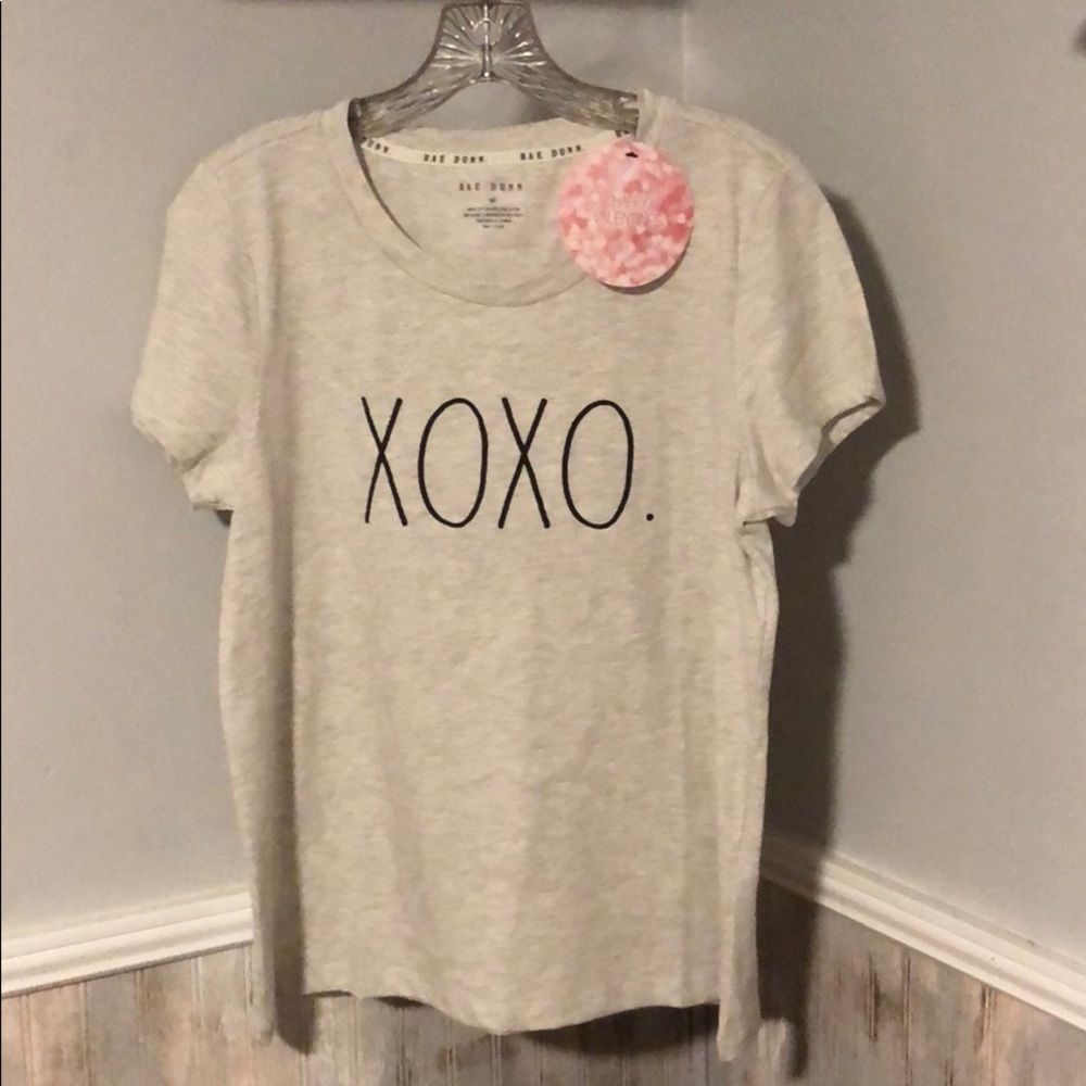 Rae Dunn T-Shirt - XOXO (gray)